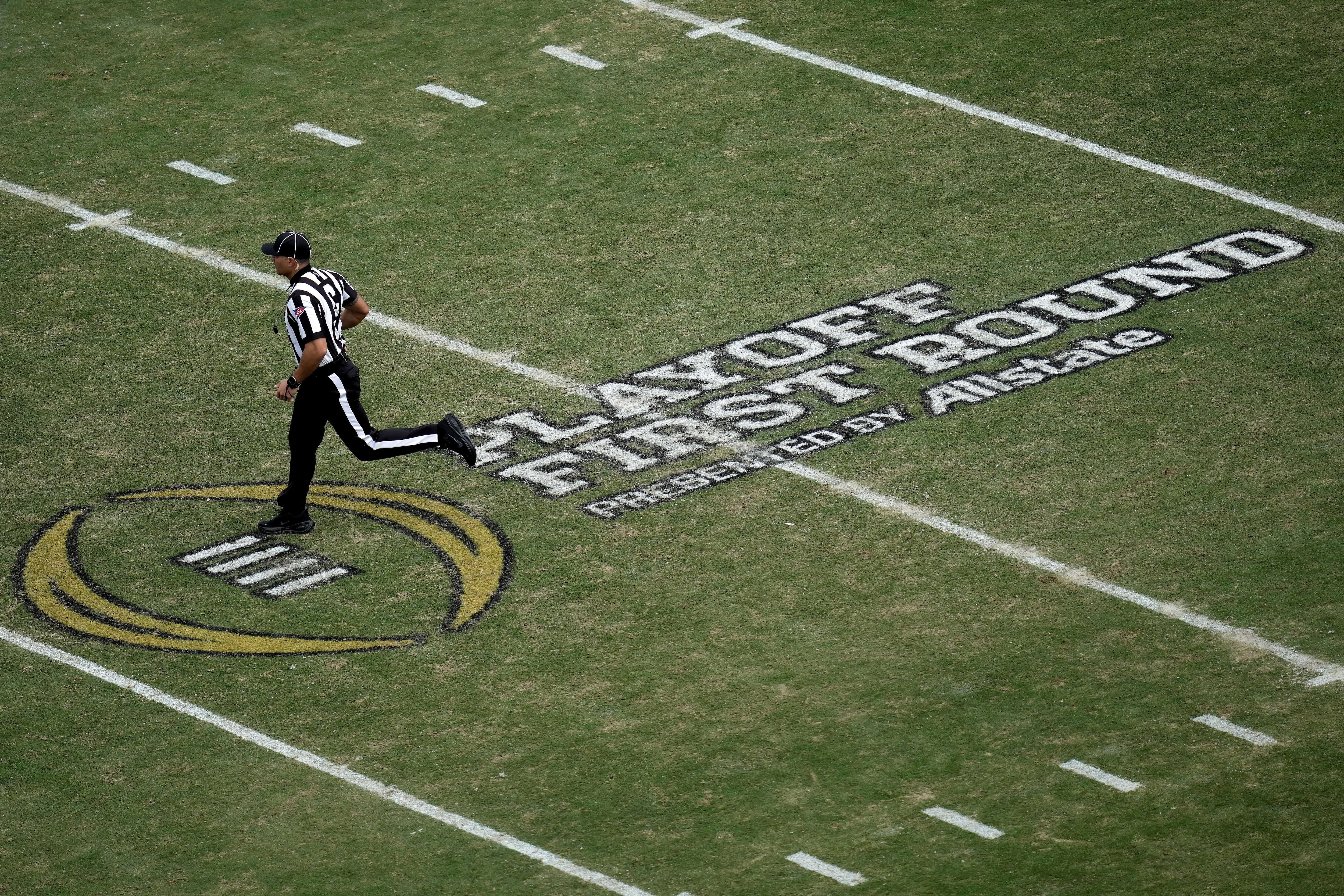 ESPN and College Football Playoff reach handshake deal on 24-team format