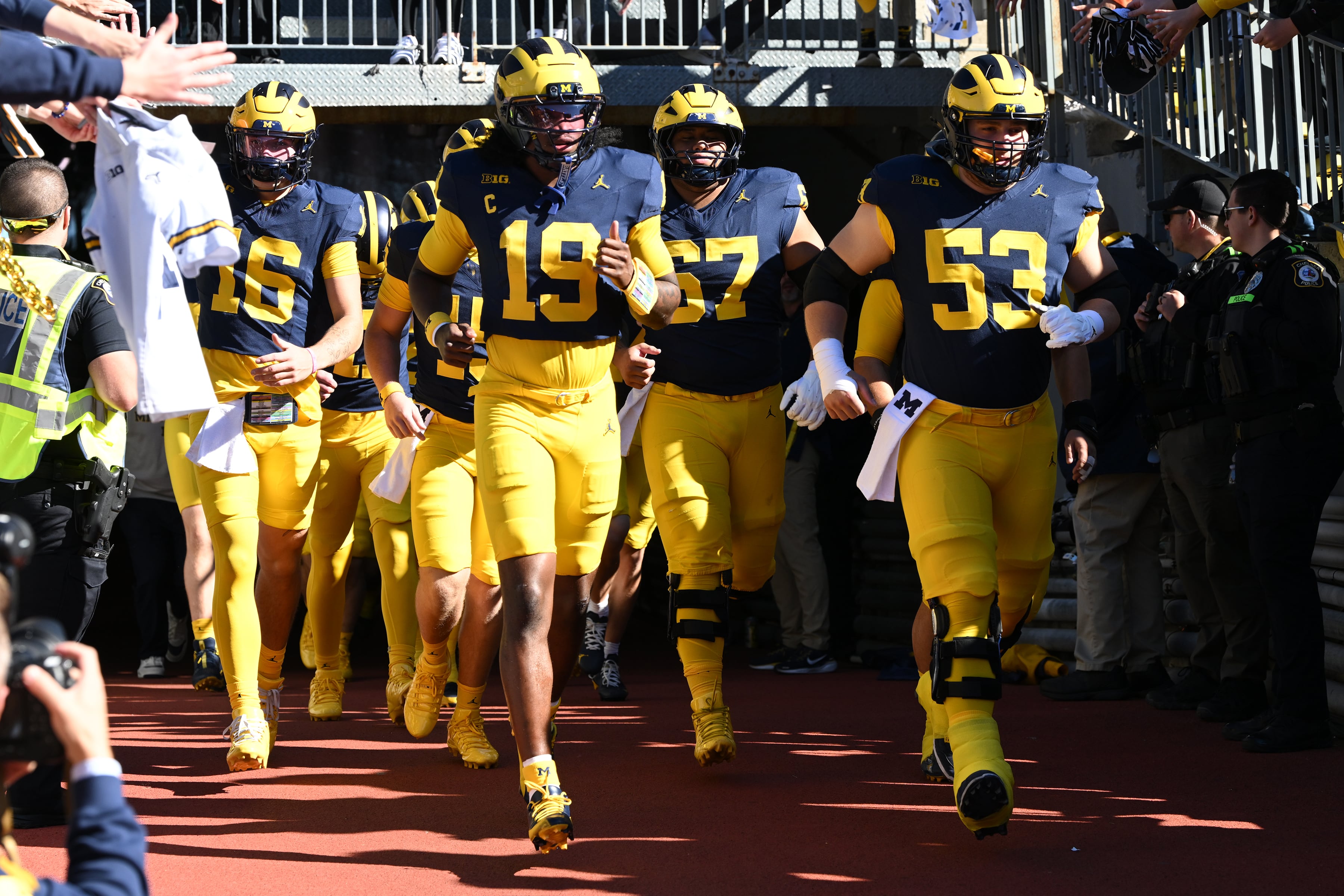 Michigan quarterback Bryce Underwood benched and replaced by Tommy Carr against Penn State