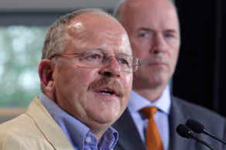 Klaus Franz (left), Opel workers' council chairman, and Carl-Peter Forster, chairman of General Motors Europe, at a news conference on the sale.