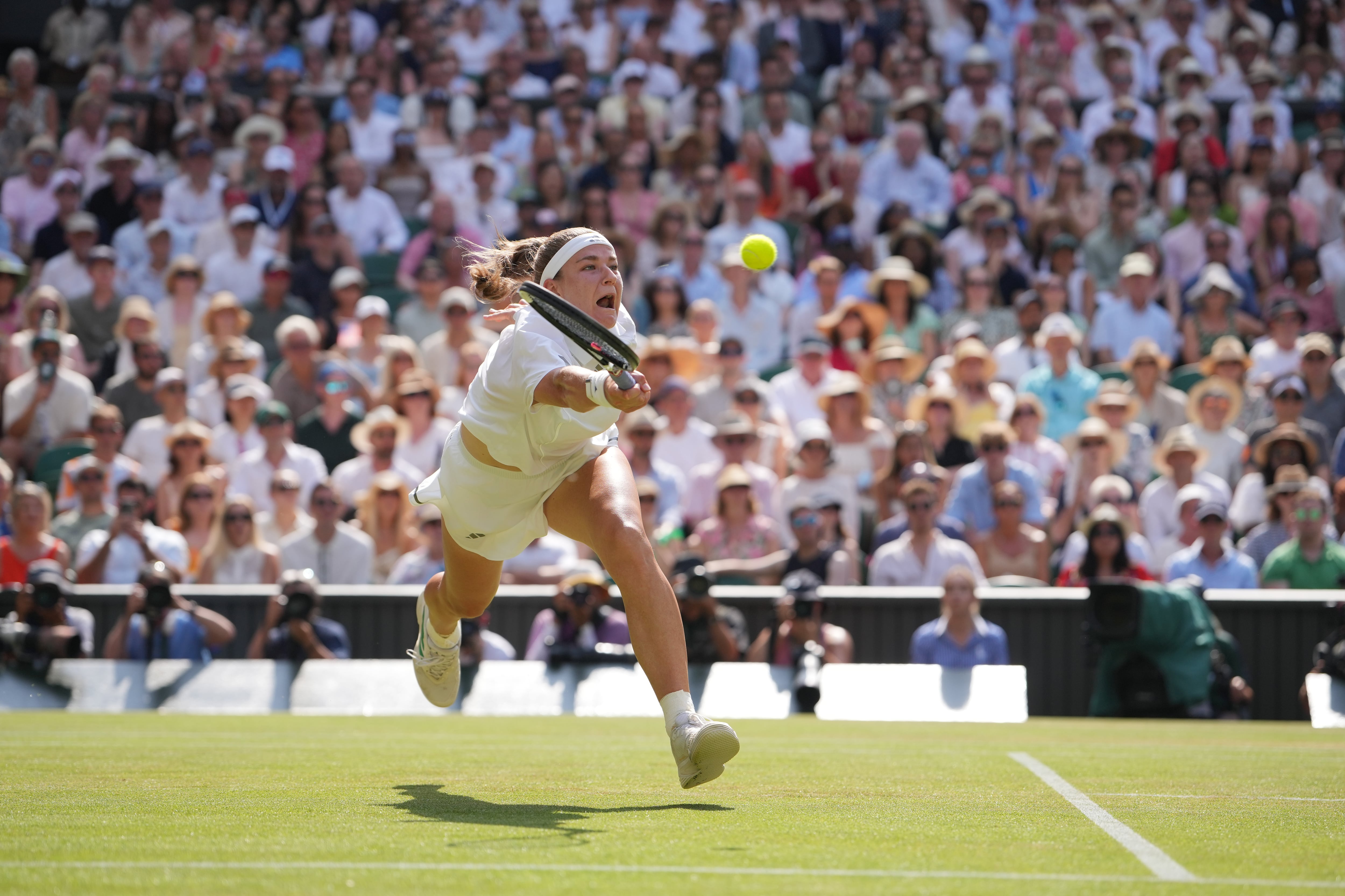 Karolina Muchova plays Linda Noskova in all-Czech final at Wimbledon