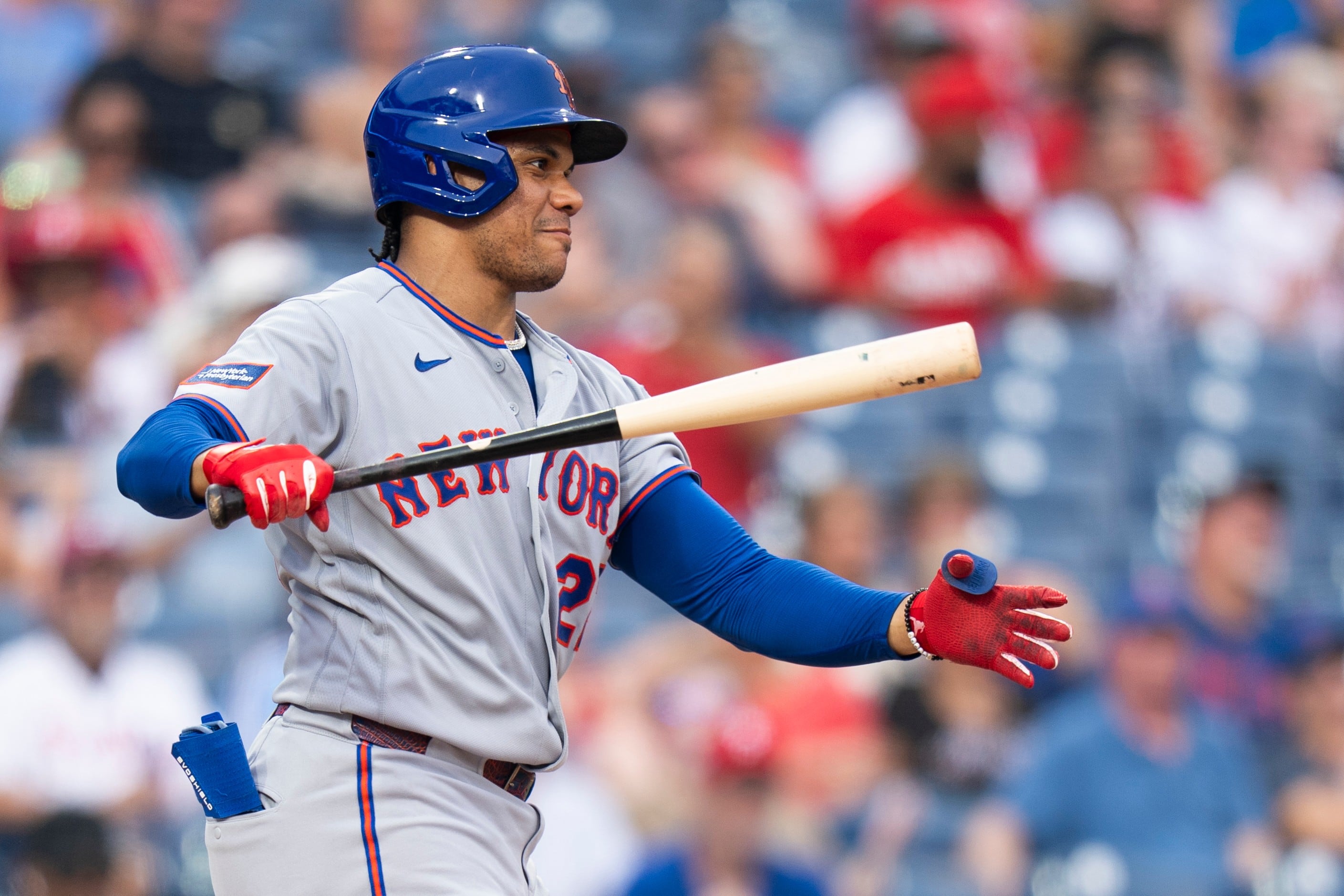 Mets' Juan Soto exits Dodgers matchup with left calf injury