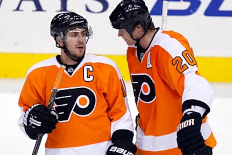 Paul Holmgren said there is no issue in terms of Mike Richards' relationship with his teammates and coach. (Yong Kim/Staff file photo)