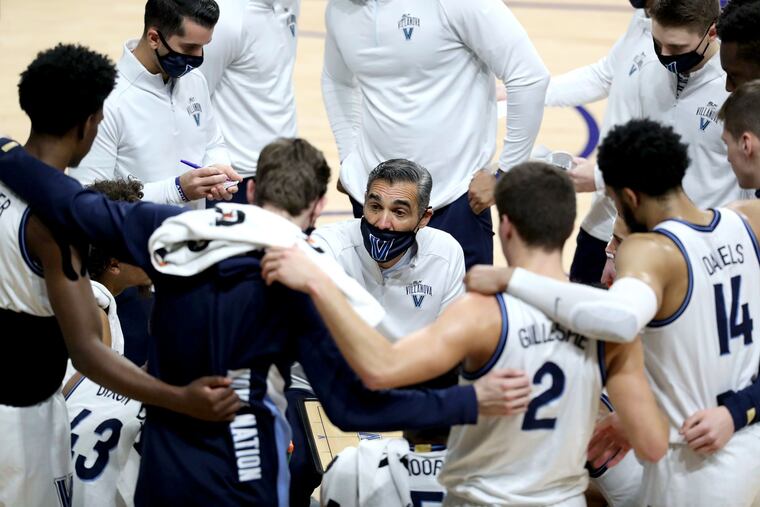 Villanova coach Jay Wright huddling his team against St. Joseph's.