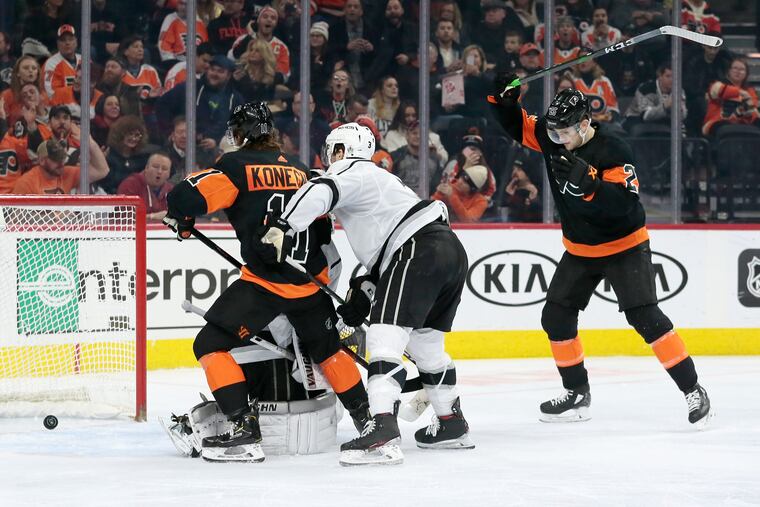 Left winger James van Riemsdyk (right) raises his stick after he scored the Flyers' fourth goal in their 4-1 win over the Kings on Saturday.