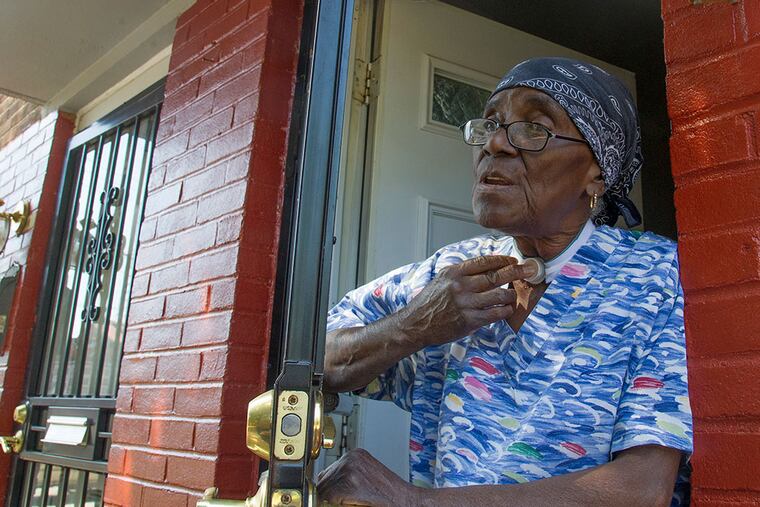Margaret Jackson, 80, has lived in her Spring Garden Apartments home for 54 years and thinks the PHA ban on smoking is a good thing. (CLEM MURRAY/Staff Photographer)