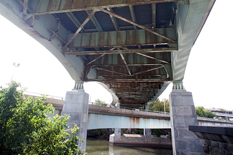 The underside of the deteriorated bridge carrying Spring Garden Street over the Schuylkill. DAVID M WARREN / Staff Photographer