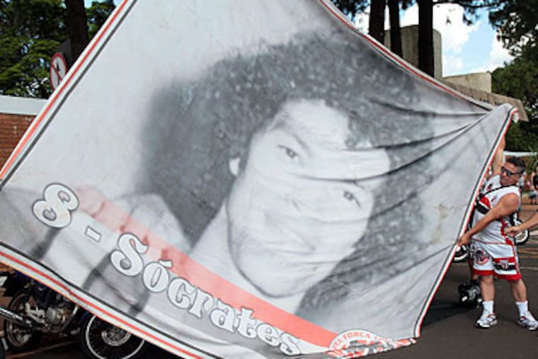 The death of Socrates was mourned by soccer fans in Brazil and around the world. (Celio Messias/O Globo/AP)