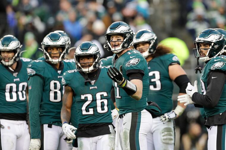Eagles quarterback Carson Wentz waits for a play call for a two-point conversion attempt against the Seahawks late in the fourth quarter.