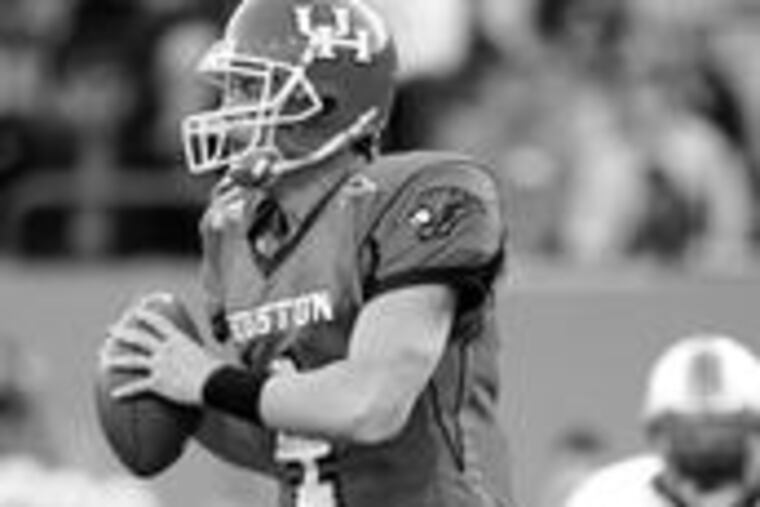 Kevin Kolb, looking to pass against South Carolina in last year's Liberty Bowl, put up big numbers for pass-happy Houston. The Eagles chose him in the second round yesterday.