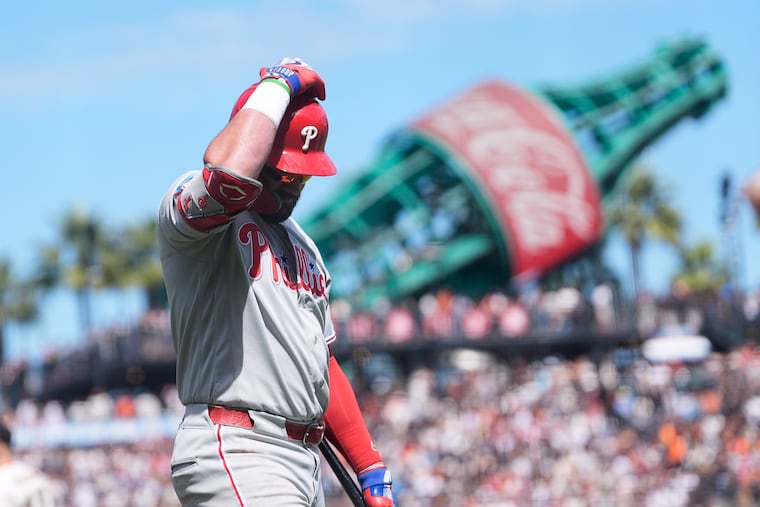 Kyle Schwarber walks back to the dugout after striking out in the seventh inning against the Giants on Wednesday in San Francisco.