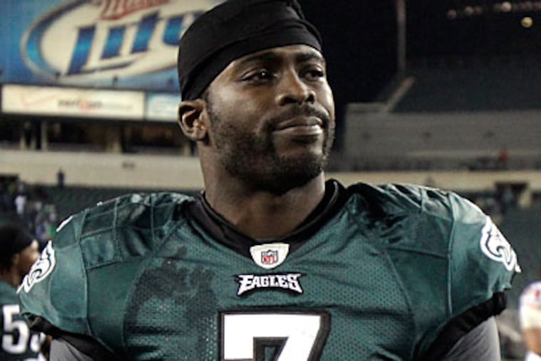 Michael Vick completed 21 of 38 passing attempts, with no touchdowns and one interception. (David Maialetti/Staff Photographer)