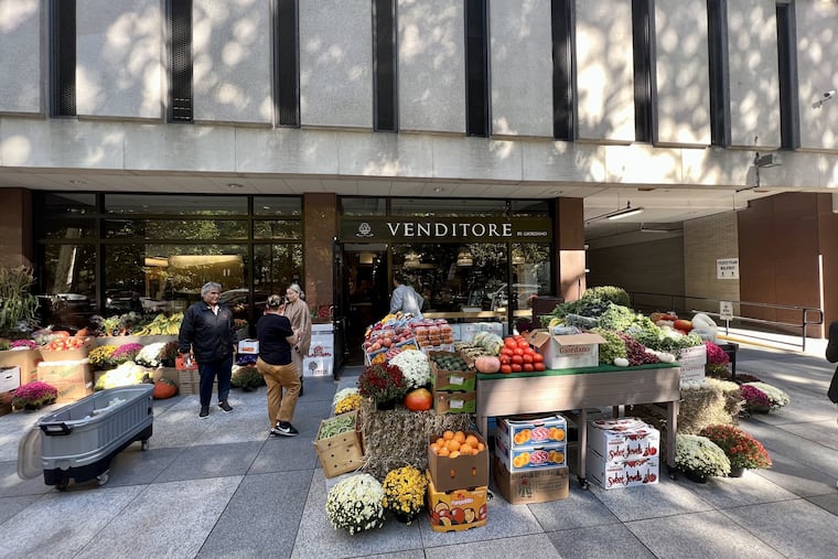 Venditore by Giordano sets up its produce on the sidewalk at 1845 Walnut St., across from Rittenhouse Square, on its opening day, Oct. 14, 2022.