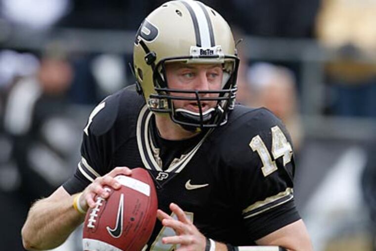 The Eagles have reportedly signed Purdue quarterback Joey Elliott. (Darron Cummings/AP file photo)