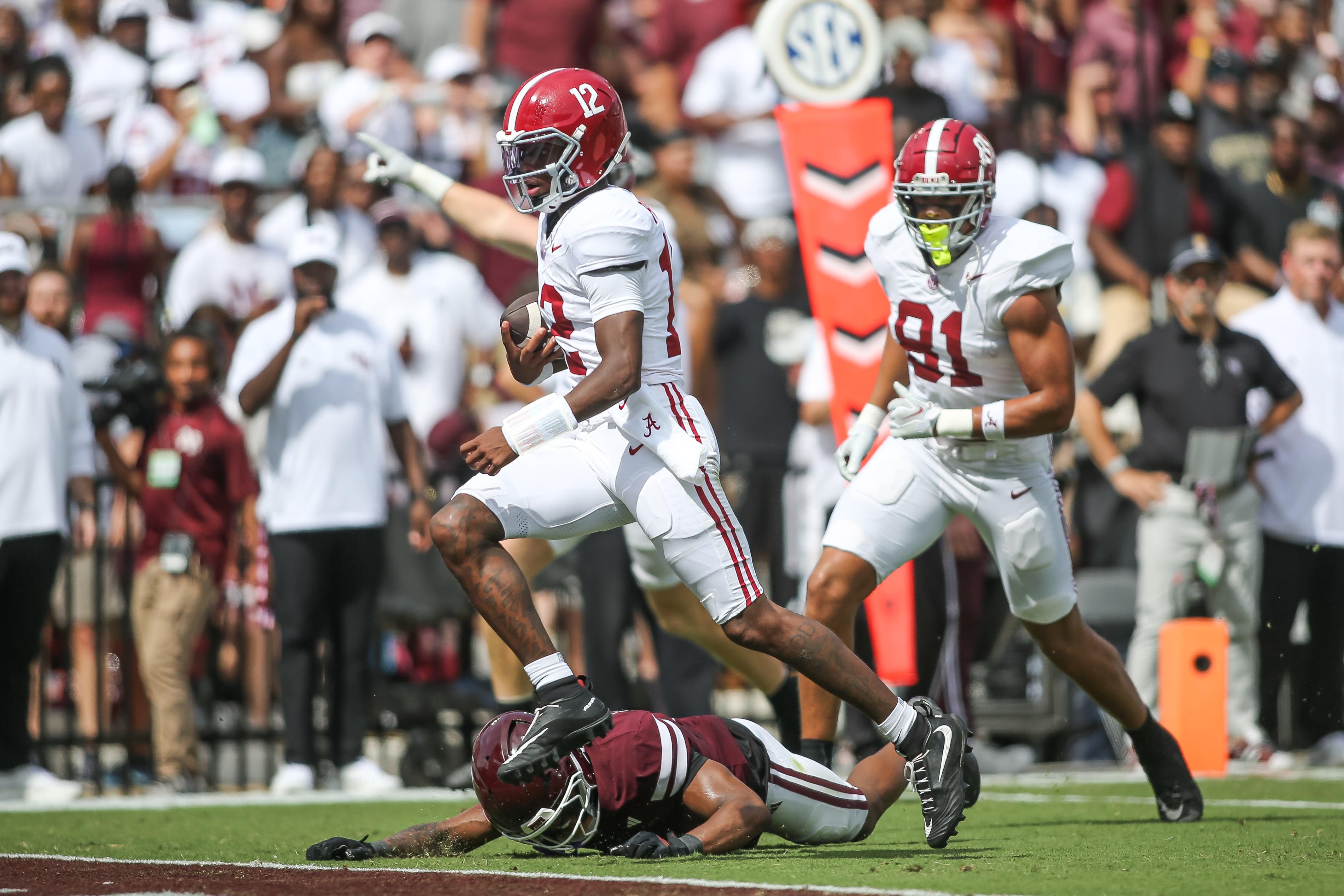 Keelon Russell accounts for 4 TDs as No. 7 Alabama routs No. 16 Mississippi State 56-23
