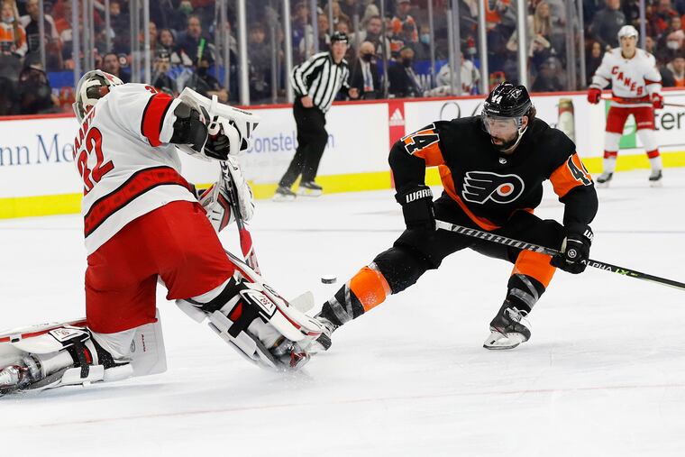Flyers center Nate Thompson goes after the puck against Carolina Hurricanes goaltender Antti Raanta on Friday, November 26, 2021 in Philadelphia.