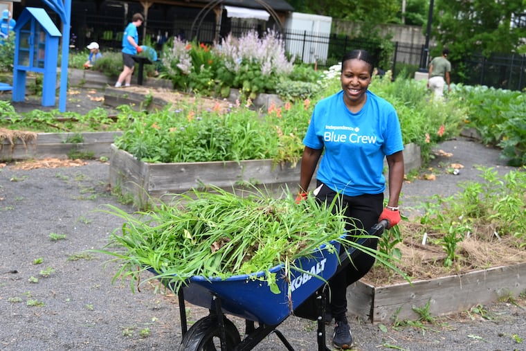 IBX’s Blue Crew volunteers recently helped to plant and prune Children’s Hospital of Philadelphia’s Karabots Health and Wellness Garden.