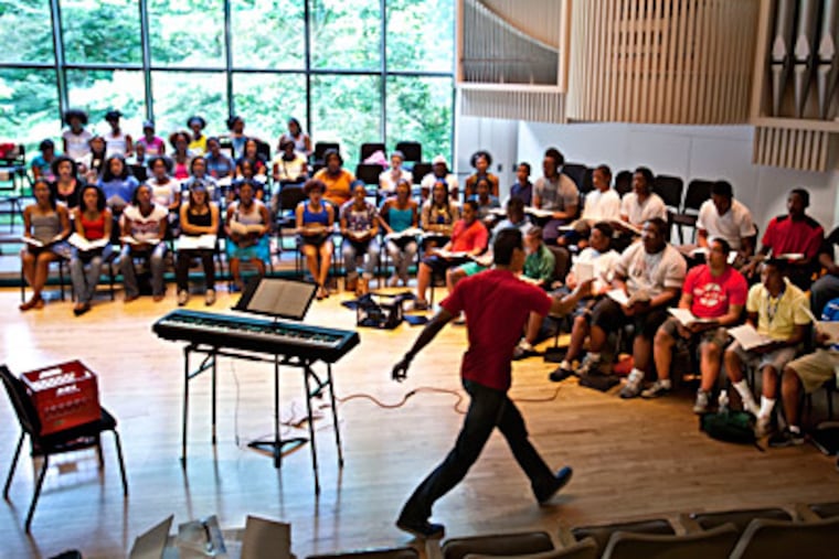 John Alston works with the Chester Children's Chorus in a summer learning program at Swarthmore College. (Michael S. Wirtz/Staff)