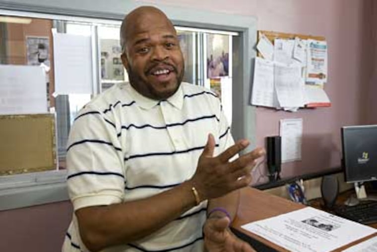 Darnell Deans Jr. is one of those people who have never had a bank account, opting instead to use check cashing services. (Ed Hille / Staff Photographer)