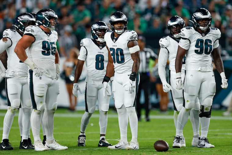 Eagles linebacker Jihaad Campbell (center) enters the game during the second quarter of Thursday's preseason game against the Bengals.