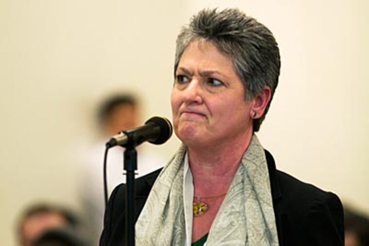 Principal Eileen Coutts of Fels High School in Northeast Philadelphia testifies before the Philadelphia Commission on Human Relations about how racial violence in her school was defused. (ED HILLE / Staff )