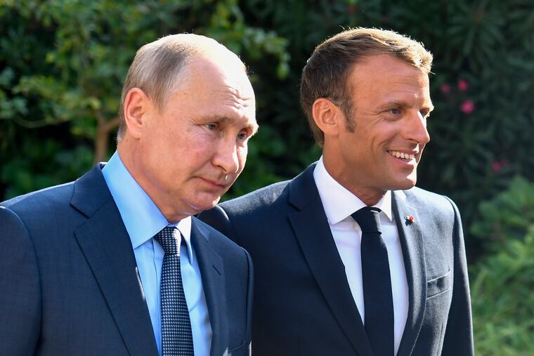 French President Emmanuel Macron (right) and Russian President Vladimir Putin in 2019. Macron is in Moscow today for talks with Putin about Ukraine.