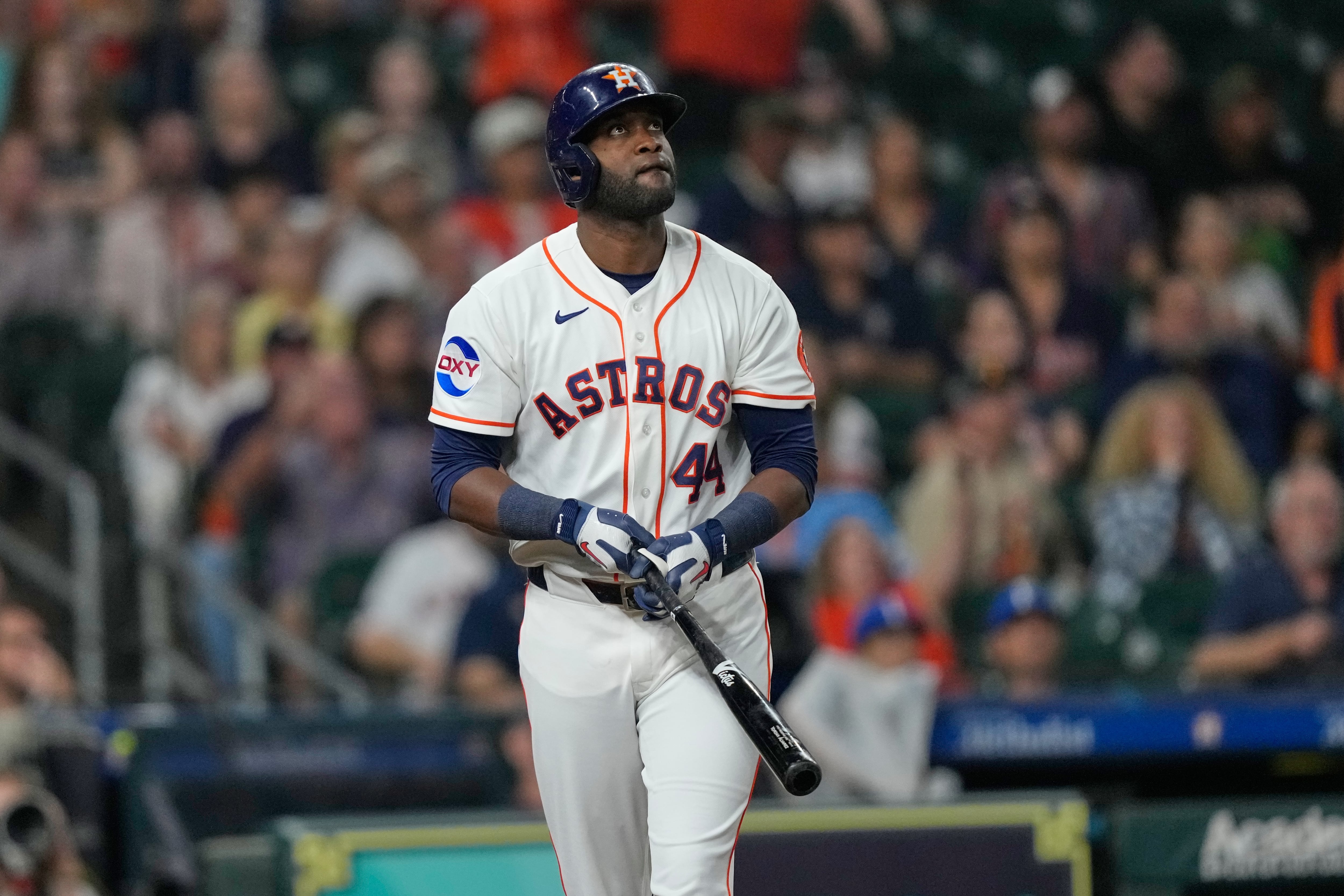 Alvarez hits 40th home run, Astros beat Royals 6-2 to move 1 game ahead of Rangers for AL West lead