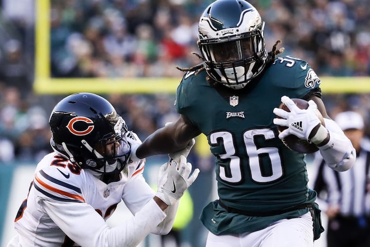 Eagles running back Jay Ajayi runs Bears cornerback Kyle Fuller.