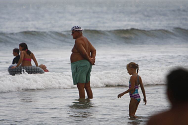 Warmer waters attracted many people to the ocean yesterday at Surf City on Long Beach Island. But would the warming last? (Eric Mencher / Inquirer)