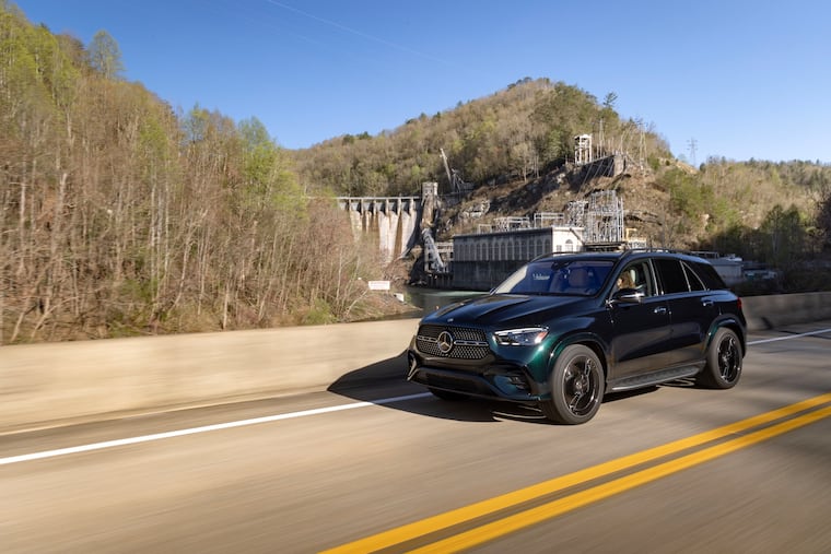 The Mercedes-Benz GLE 450 SUV isn’t going to win any beauty contests. For 2026, it does receive standard AMG Line exterior touches to the grille and other cosmetic features.