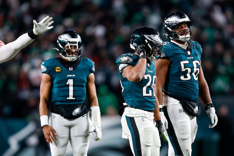 From left, Jalen Hurts, Saquon Barkley, and Tyler Steen react after the Eagles' final play, an incompletion, in the playoff loss to the 49ers.
