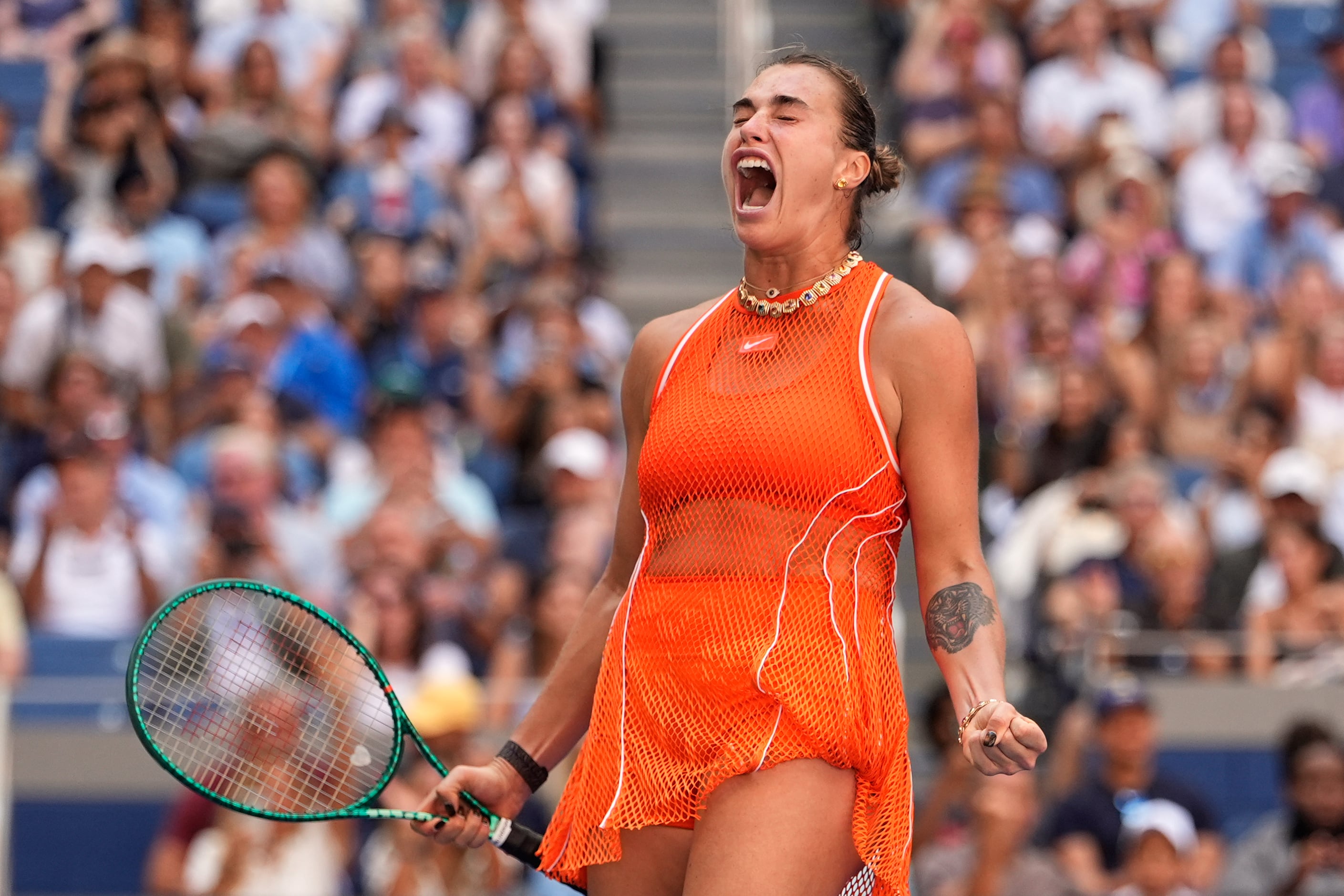 Aryna Sabalenka edges Linda Noskova to keep alive hopes of a 3rd straight US Open title