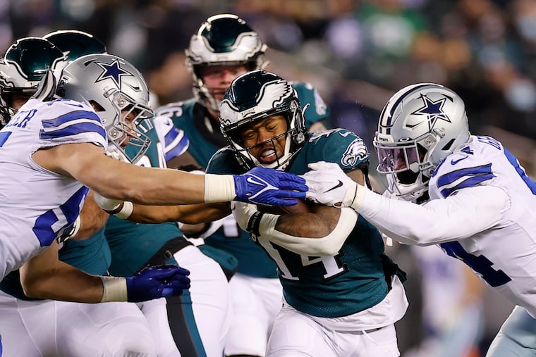 Philadelphia Eagles running back Kenneth Gainwell (14) gains 9 yards in the first quarter Saturday, January 8, 2022 at Lincoln Financial Field in Philadelphia, Pa.