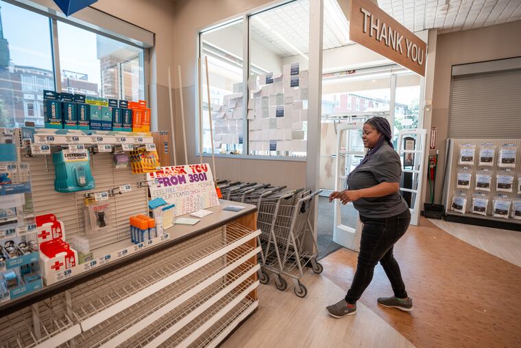 Assistant manager Angela Gardin posted the thank-you notes in the window of the Queen Village Rite Aid.