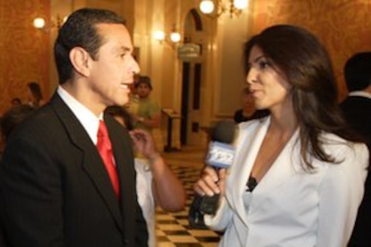 L.A. Mayor Antonio Villaraigosa , husband of Corina, with TV reporter and paramour Mirthala Salinas.