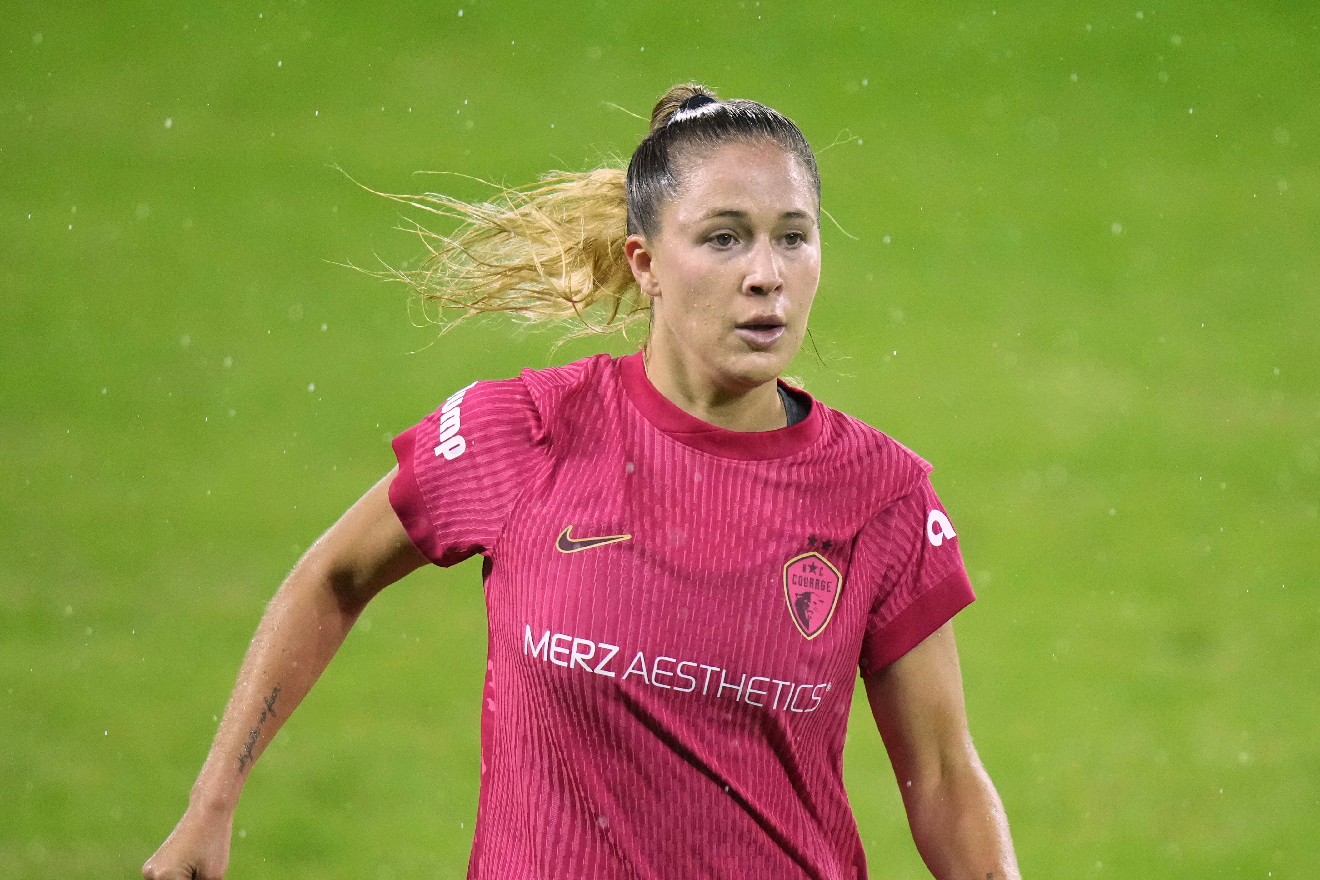 Sanchez scores twice and the Courage top the Reign 3-1 in the NWSL