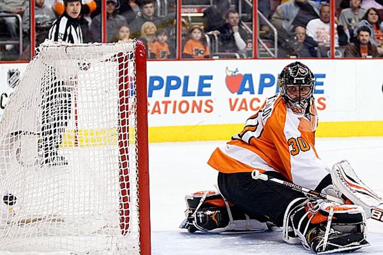 Paul Holmgren passed up an opportunity to stress that Ilya Bryzgalov is the Flyers' long-term starter. (Yong Kim/Staff Photographer)