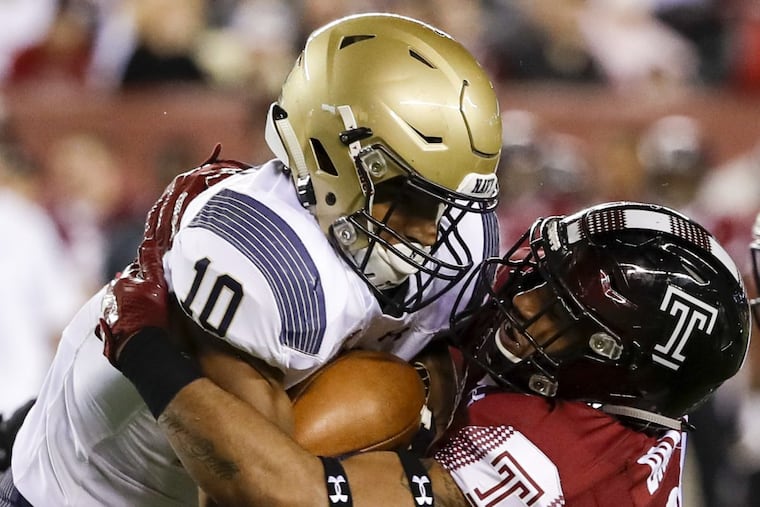 Temple linebacker Shaun Bradley (right) stops Navy running back Malcolm Perry on Nov. 2.