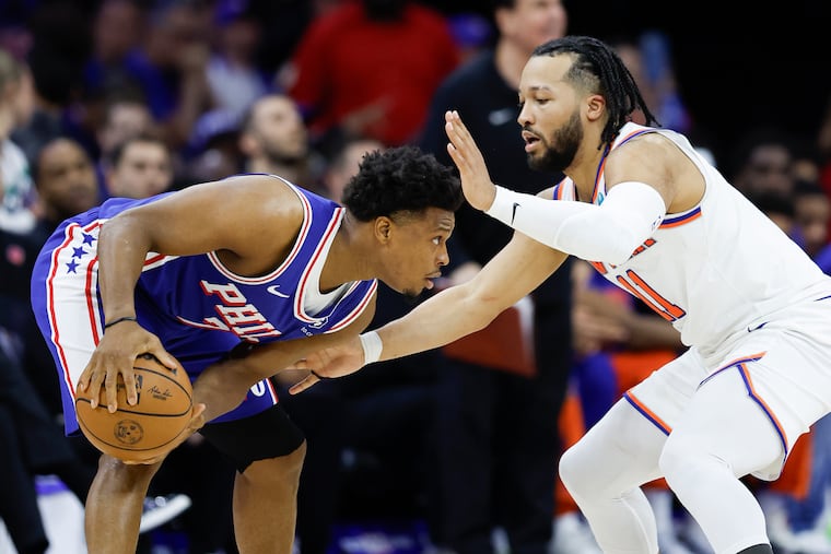 Sixers guard Kyle Lowry (left), facing New York Knicks guard Jalen Brunson during the NBA playoffs last season, will return to the team on a one-year, veteran-minimum contract.