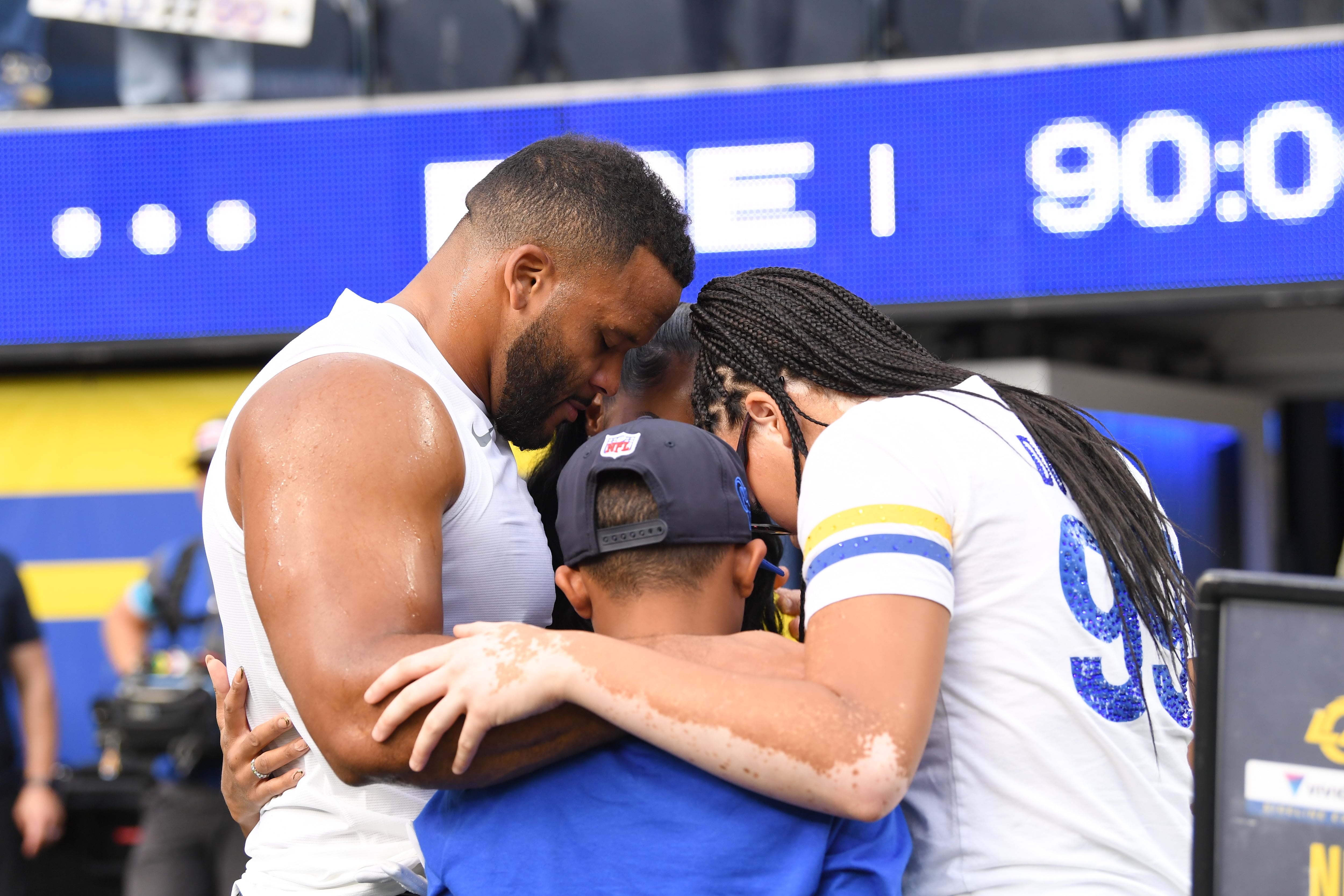 Aaron Donald charges out of retirement, overcoming excitement in Rams' blowout win over Giants