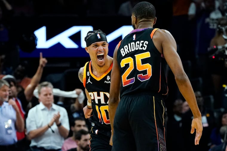 Phoenix Suns guard Damion Lee after forcing a turnover in a game against the Dallas Mavericks.
