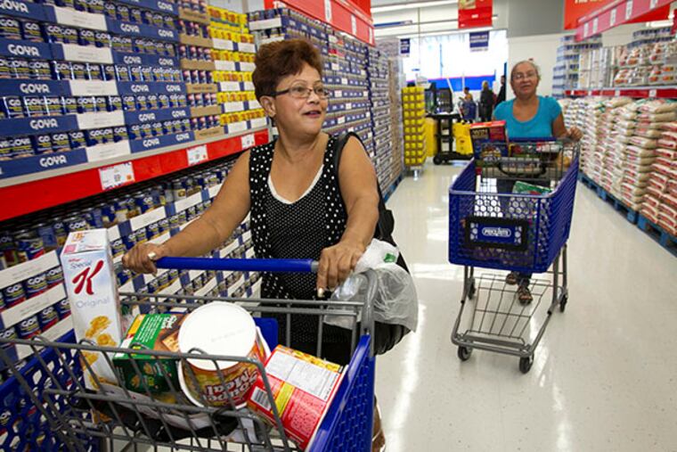Isabel Rivera Isisdra, left, and Aurea Medina shop at Price Rite supermarket in Camden, N.J., on Wednesday, October 15, 2014. ( ALEJANDRO A. ALVAREZ / STAFF PHOTOGRAPHER )