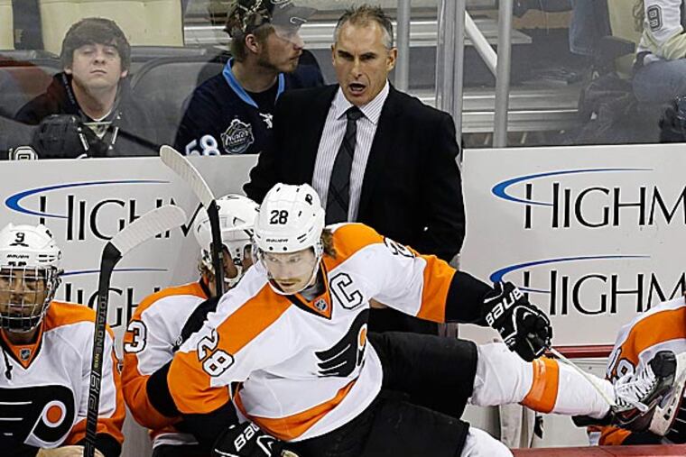 Flyers head coach Craig Berube and captain Claude Giroux. (Gene J. Puskar/AP)