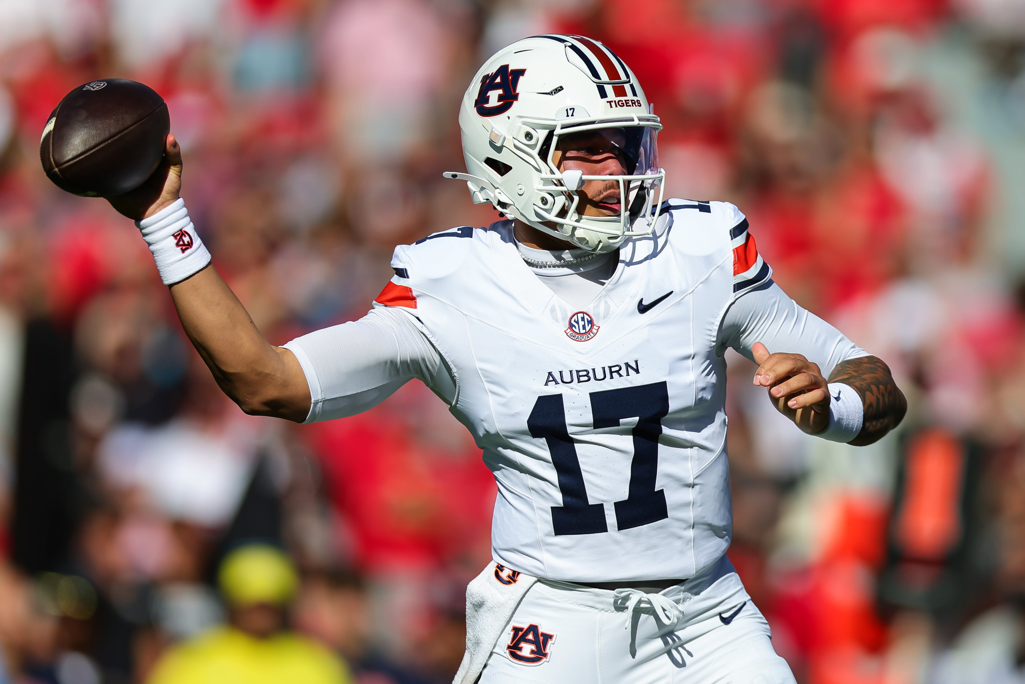 Alex McPherson kicks 34-yard field goal as time expires to lift Auburn over No. 1 Georgia 27-24