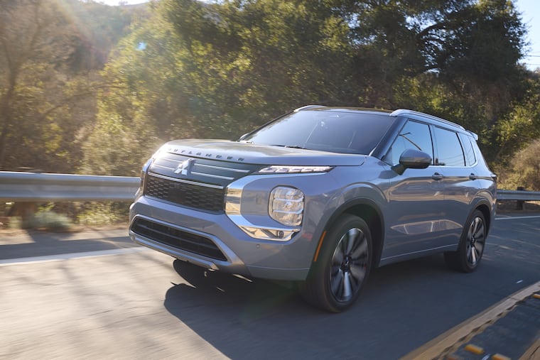 The Mitsubishi Outlander gets a new powertrain for 2026 and retains its charming Nissan Rogue-ish looks.