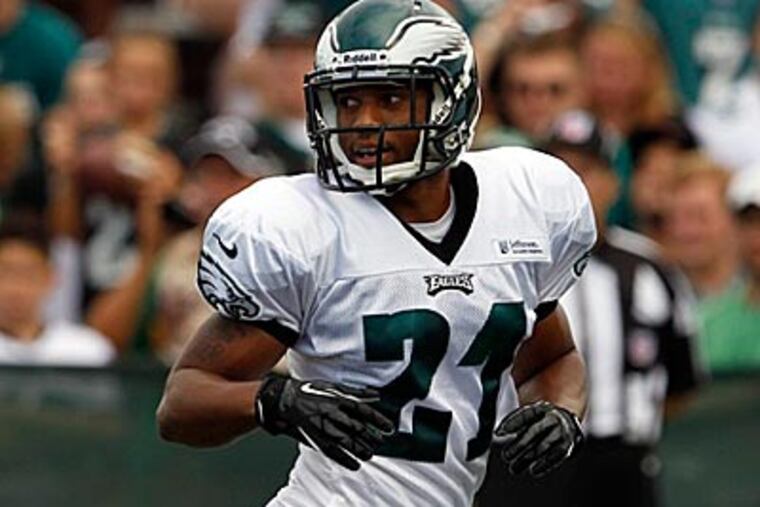 Former Eagles cornerback Joselio Hanson signed with the Raiders Monday. (Yong Kim/Staff file photo)