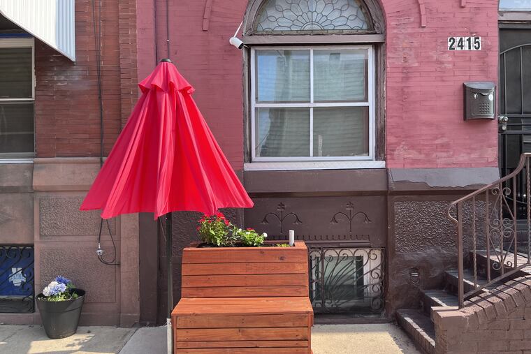 A combination sidewalk cooling station in Grays Ferry on Tuesday. It is one of 120 such structures to be installed under a program directed by Drexel University professor Franco Montalto.
