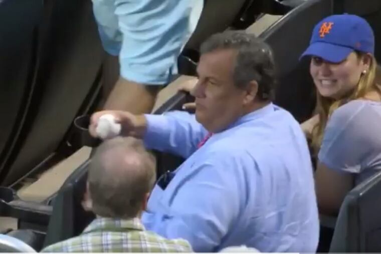 Gov. Christie caught a foul ball at the Mets game Tuesday night and was booed by other fans.