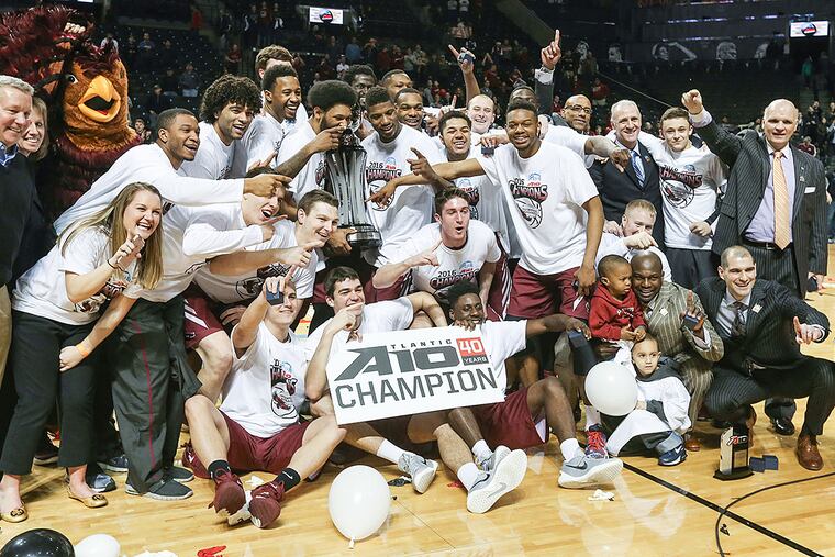 Saint Joseph's celebrates beating VCU to win the Atlantic 10 championship.