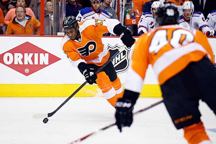 Flyers forwards Wayne Simmonds and Vincent Lecavalier. (Yong Kim/Staff Photographer)