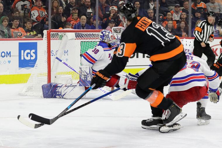 Flyers center Kevin Hayes scoring a goal against the New York last December. Hayes will face his former teammates again on Friday.